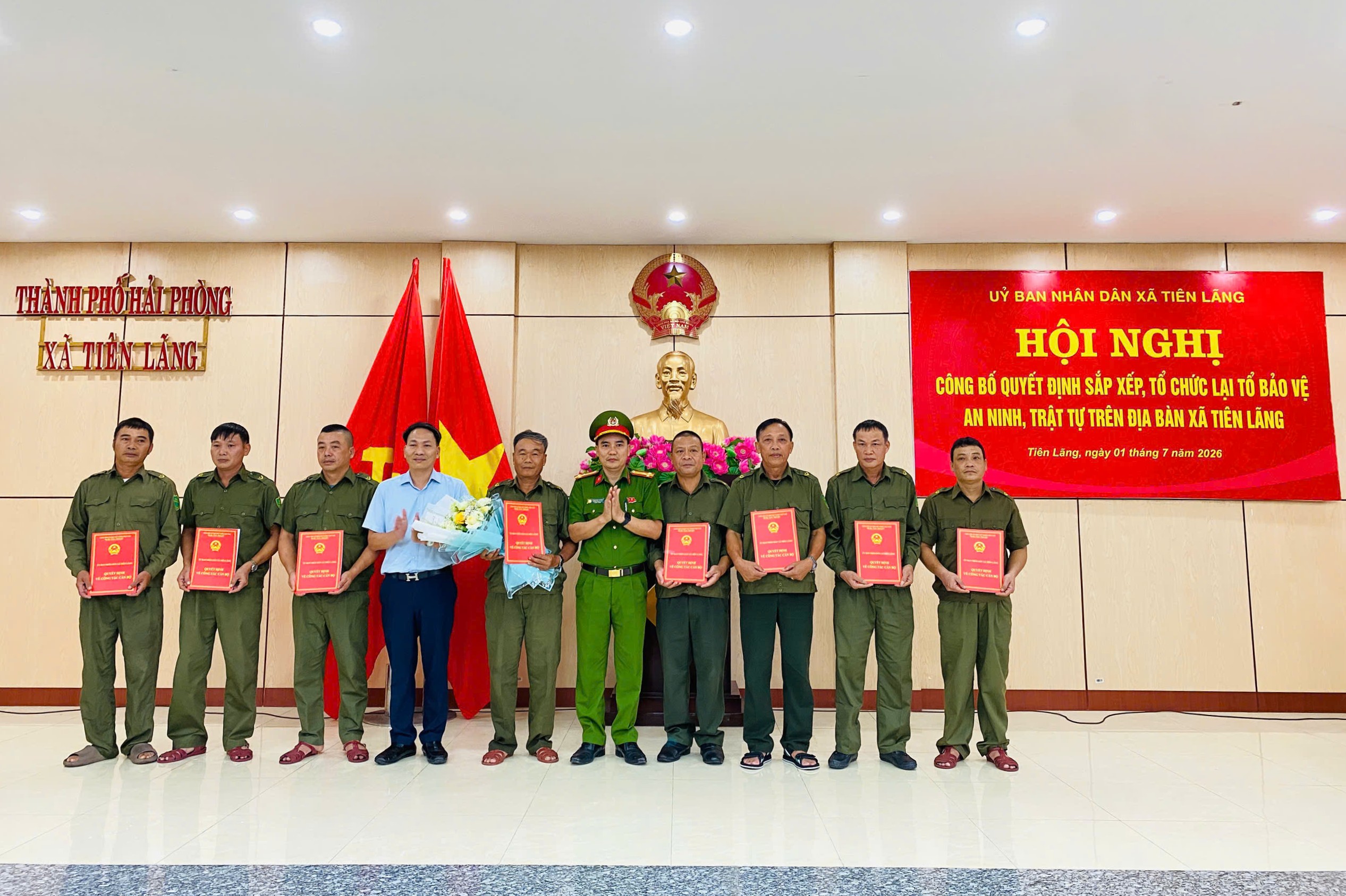 Công an xã Tiên Lãng tham mưu tổ chức Hội nghị công bố Quyết định sắp xếp, tổ chức lại Tổ bảo vệ an ninh, trật tự ở cơ sở